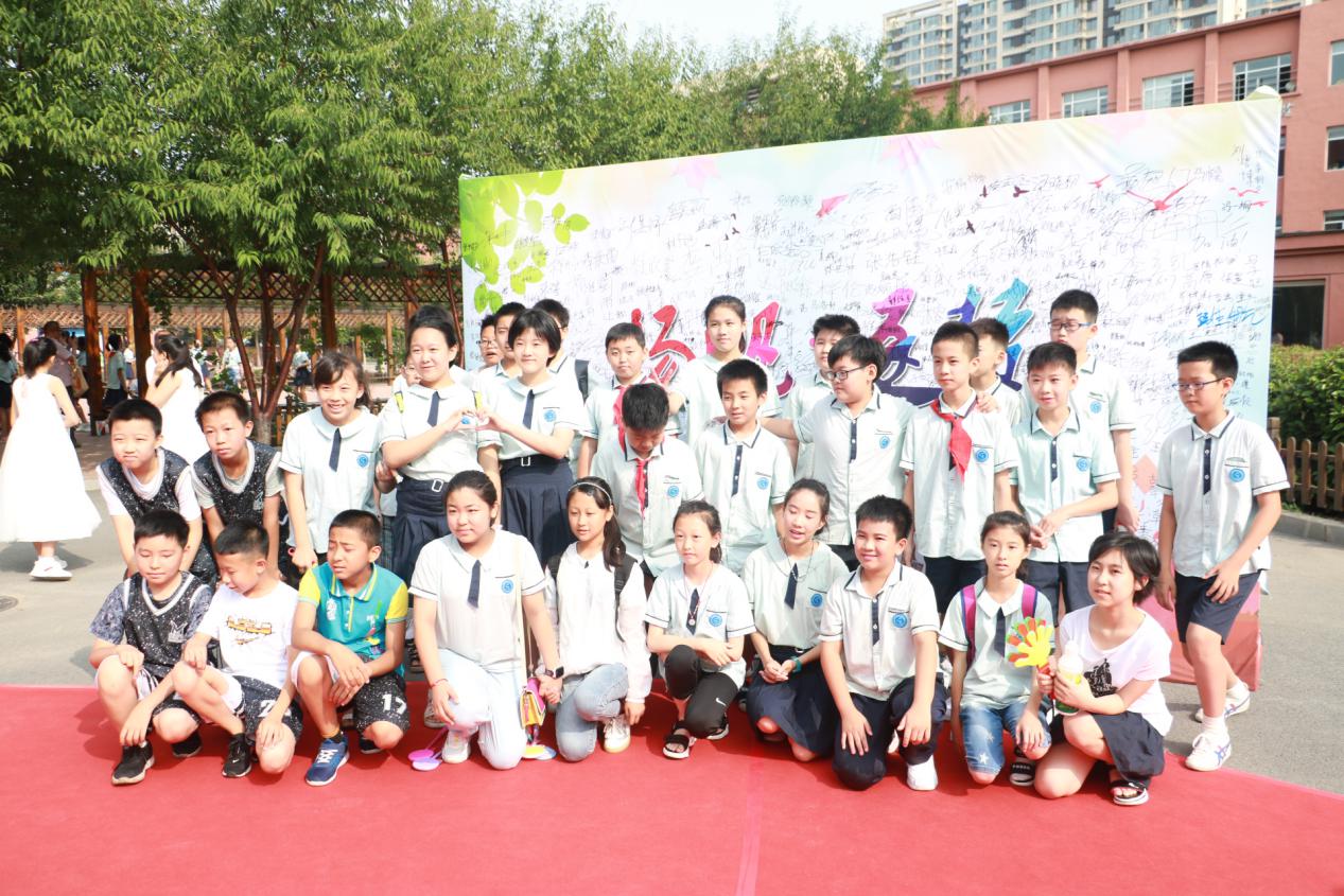 沈阳市航空实验小学举行毕业典礼