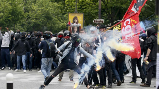法国再现反劳动法改革示威 警方逮捕12名抗议者