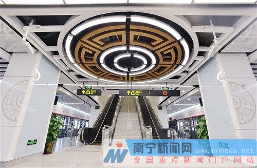 南宁地铁2号线处处见铜鼓元素刷手机可乘车