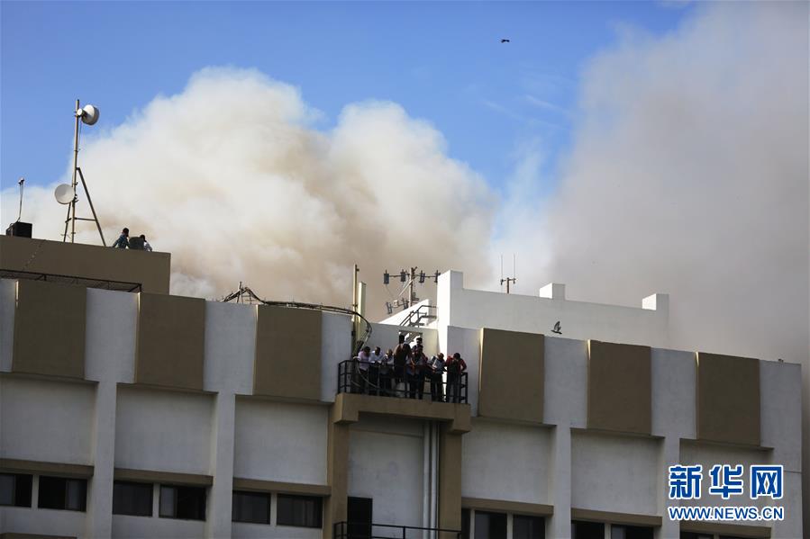 印度孟买发生火灾(组图)