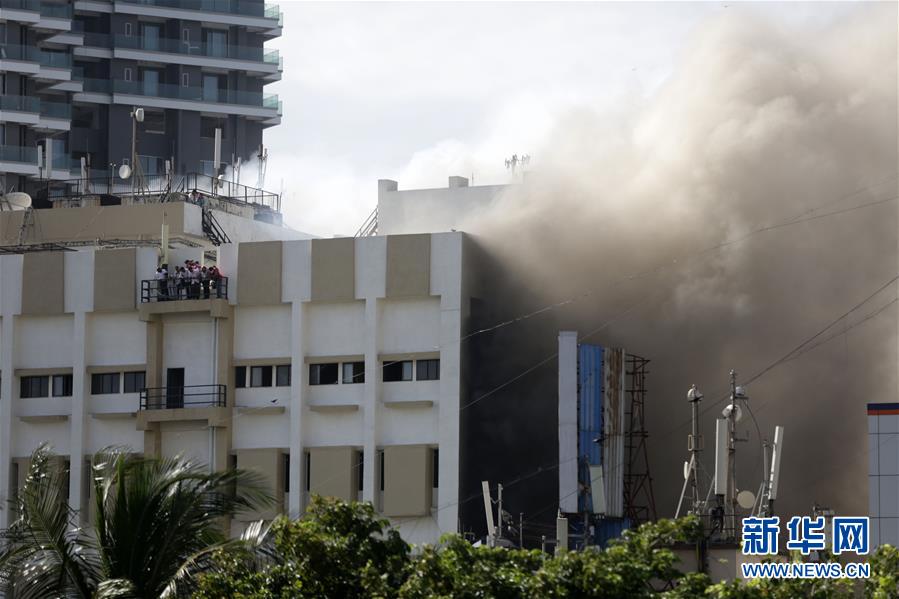 印度孟买发生火灾(组图)