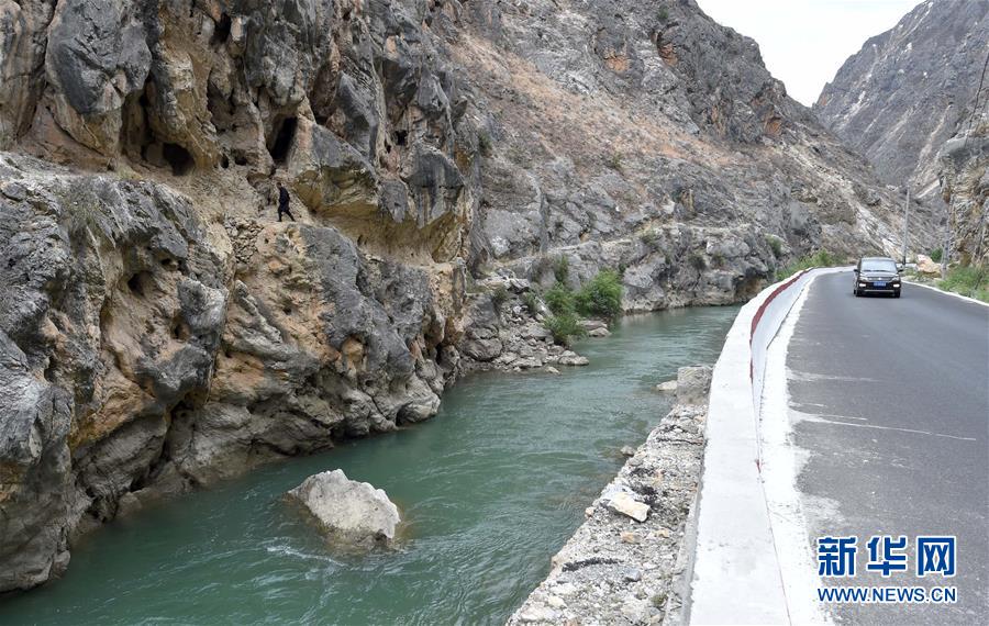 一条天路，一个梦想——藏族“愚公”斯那定珠传奇