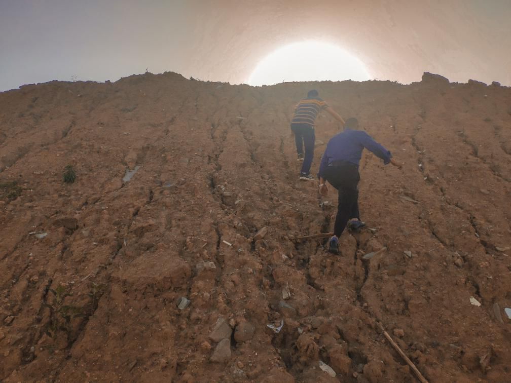 一图一故事｜翻“山”奔日，一探究竟