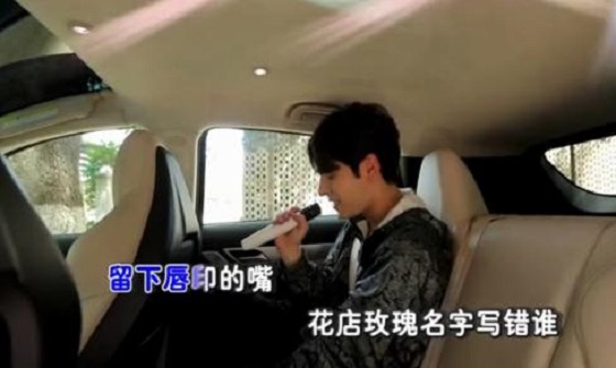 非正式会谈嘉宾待遇升级 米可出场就坐小鹏汽车 非正式会谈嘉宾待遇升级 米可出场就坐小鹏汽车