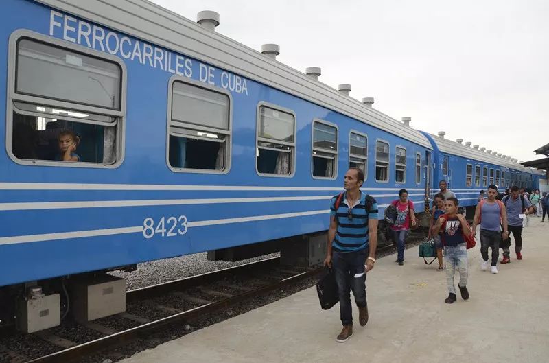 有一个相距万里的国家说：中国造的火车太棒了，我们要好好爱护它