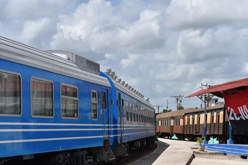 有一个相距万里的国家说：中国造的火车太棒了，我们要好好爱护它