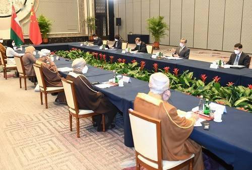 ​ທ່ານ​ຫວາງຢີ້​ພົບ​ປະ​ເຈ​ລະ​ຈາ​ກັບ​ລັດ​ຖະ​ມົນ​ຕີ​ການ​ຕ່າງ​ປະ​ເທດ​ໂອ​ມານ_fororder_wangyi4