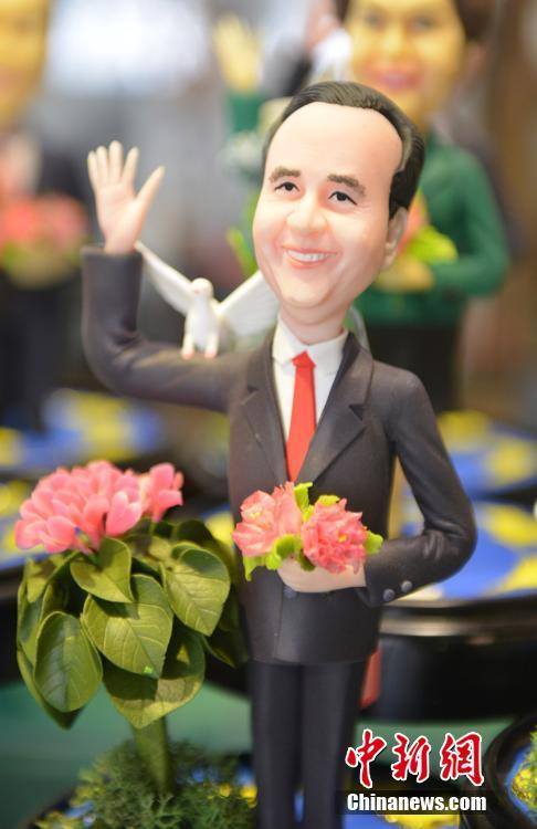 G20 မွ ႏိုင္ငံတကာေခါင္းေဆာင္မ်ားကို ၾကိဳဆိုရန္ ျပဳလုပ္ထားသည့္ဟန္က်ိဳး လက္မႈပညာသည္ တစ္ဦး၏အႏုပညာလက္ရာမ်ား