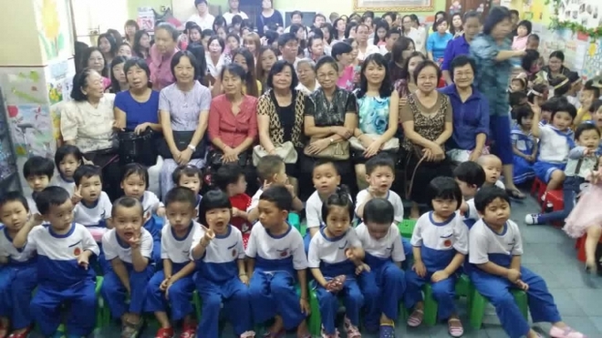 တက္သစ္စမူၾကိဳေက်ာင္းအၾကီးတန္းကေလးမ်ား၏ေက်ာင္းဆင္းပြဲႏွင့္တရုတ္စာသင္တန္းေက်ာင္းဆုရသူမ်ား၏ဆုေပးပြဲအခမ္းအနား