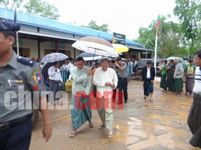 ျမန္​မာ-တ႐ုတ္​ခ်စ္​ၾကည္​​ေရးအသင္​းမွ ယူနန္​ ​ေရနံပိုက္​လိုင္​းတစ္​​ေလ်ာက္​႐ွိ ​ေက်းရြာမ်ားအတြက္​ ​ေက်ာင္​း၁၆​ေက်ာင္​း၊ ​ေဆးခန္​း ၁၁ခန္​းတည္​​ေဆာက္​​ေပးခဲ့