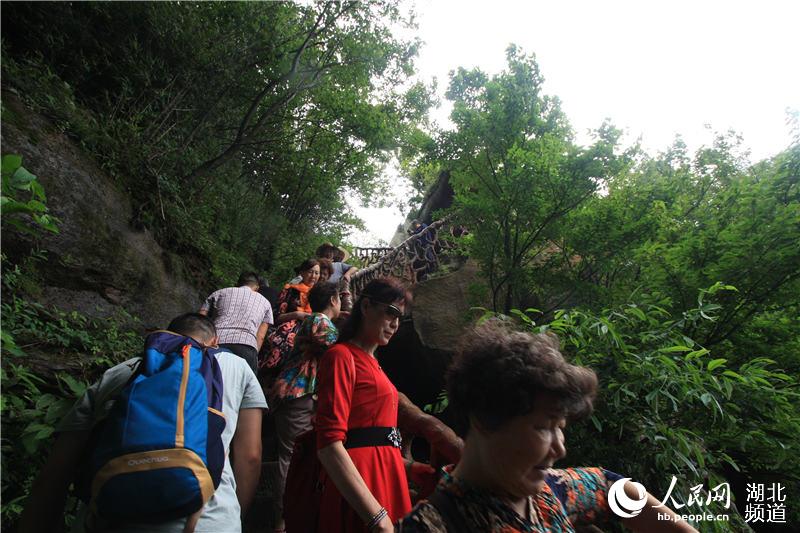 湖北利川苏马荡进入避暑旅游高锋期