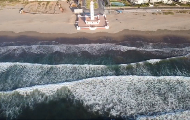 汤加海底火山喷发引发海啸巨浪冲击智利沿岸