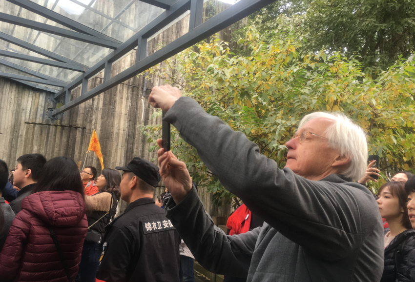 （导航成都）比尔·艾伟：熊猫元素融入音乐会在全球受欢迎