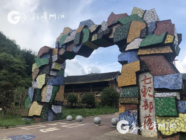 【脱贫攻坚地方行】遵义湄潭金花村：“金叶子”托起的“七彩”人