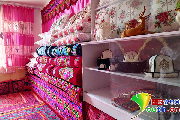 【新时代·幸福美丽新边疆】以针为笔 柯尔克孜族“男绣娘”