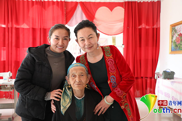 【新时代·幸福美丽新边疆】以针为笔 柯尔克孜族“男绣娘”