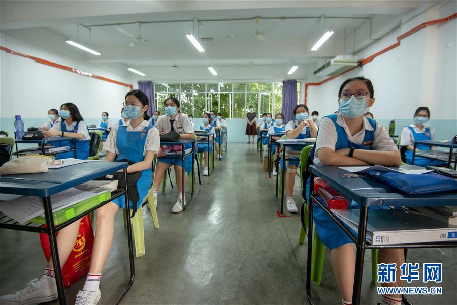 马来西亚学校部分复课 政府放宽更多社会活动