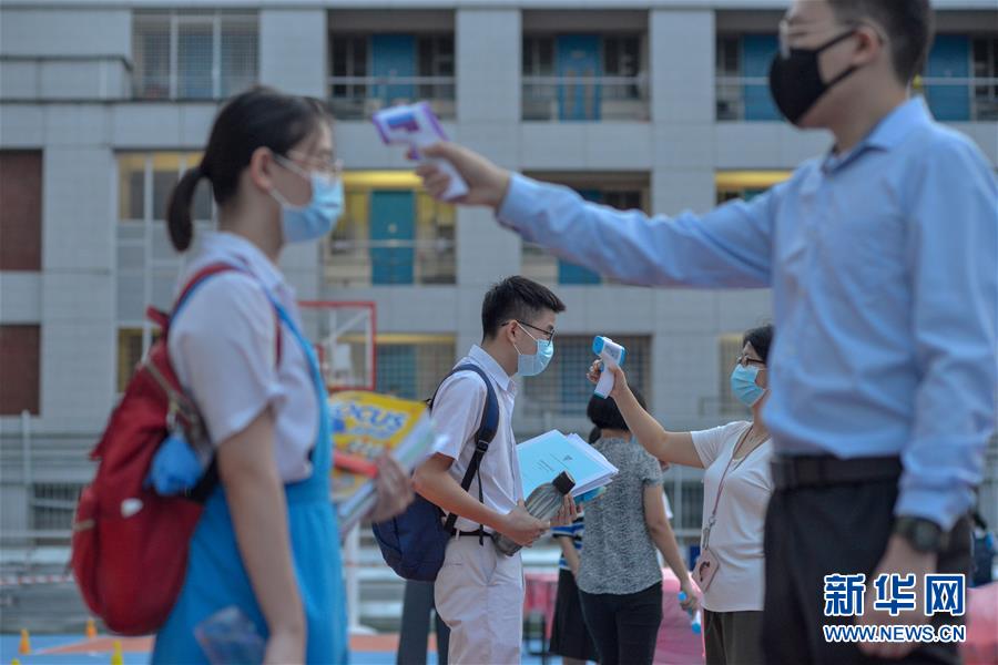 马来西亚学校部分复课 政府放宽更多社会活动