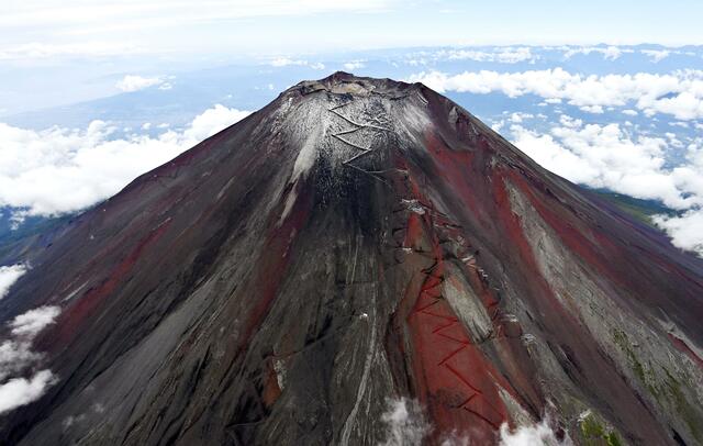 日本富士山喷火口增加近6倍专家称随时都有喷发可能