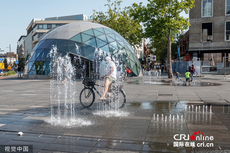 欧洲遭罕见热浪席卷：河流干涸 火车抛锚(组图)
