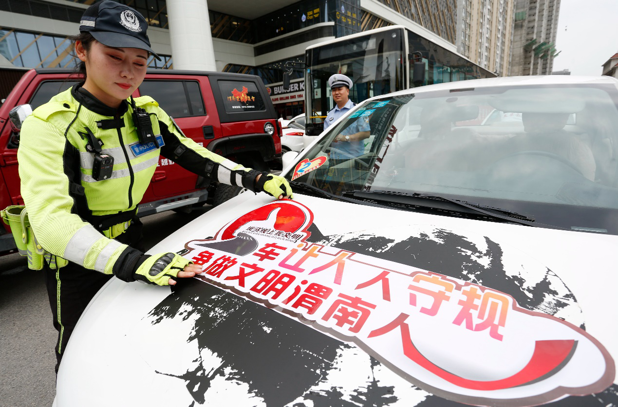 陕西渭南开展“车让人 人守规 三圣故里做先锋”主题宣传活动