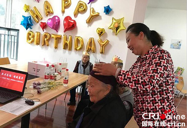 图片默认标题_fororder_社区党支部为社区高龄老人集体过生日（雨城区委宣传部-供图）