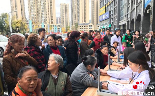 图片默认标题_fororder_商圈党支部组织开展义诊活动（雨城区委宣传部-供图）