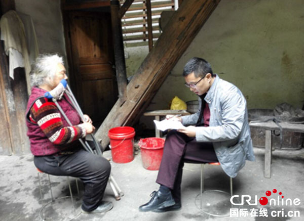 图片默认标题_fororder_北川廉情员入户摸排问题线索（摄影兰子银）