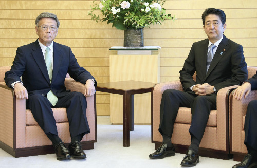 冲绳县知事与安倍会谈 要求与奥巴马直接对话