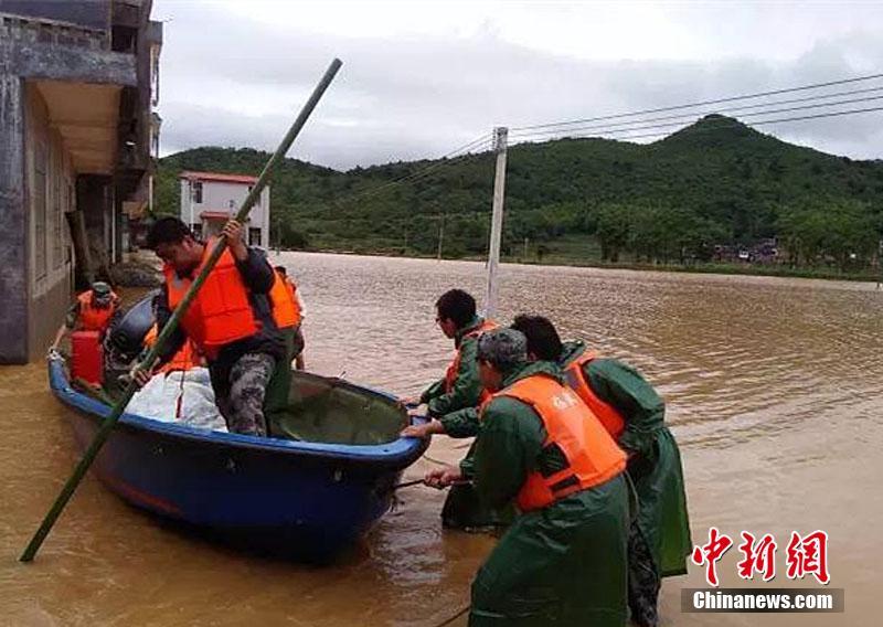湖南再遭暴雨逾60万人受灾 平汝高速发生山体滑坡(组图)