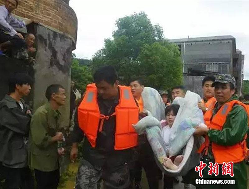 湖南再遭暴雨逾60万人受灾 平汝高速发生山体滑坡(组图)