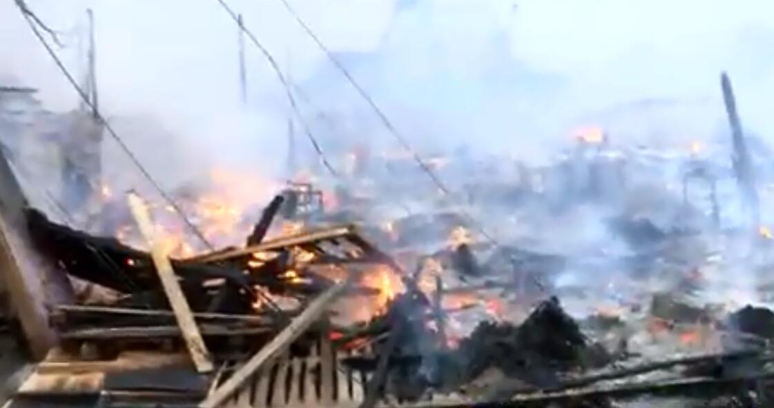 秘鲁大火烧毁200座房屋 150个家庭无家可归