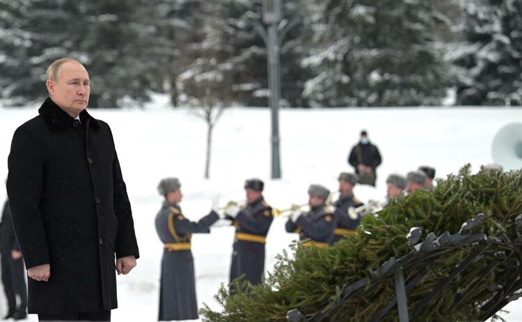 俄罗斯纪念列宁格勒保卫战解除封锁78周年 普京敬献花圈