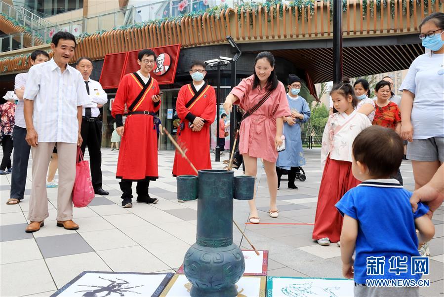 線上線下消費升溫 文旅活動邁上“云端”——端午假期透視中國經(jīng)濟高質(zhì)量發(fā)展新動力