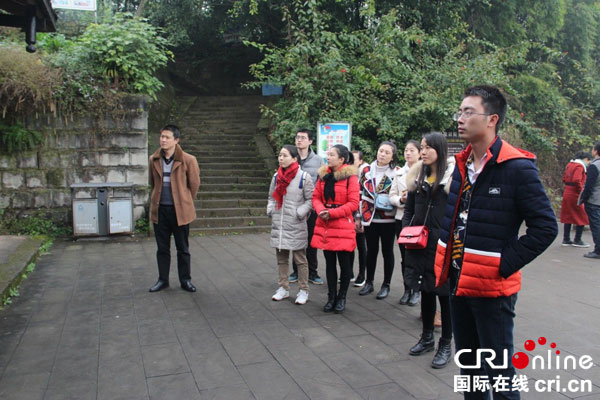 图片默认标题_fororder_大安区检察院新聘检察辅助人员参观江姐故居