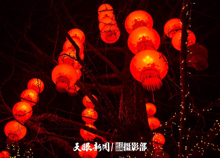 （中首）贵阳：红红火火迎新年 年味夜景亮起来