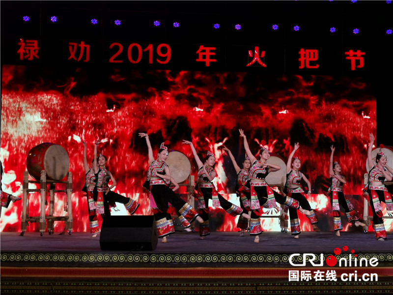 云南禄劝欢度彝族火把节(组图)
