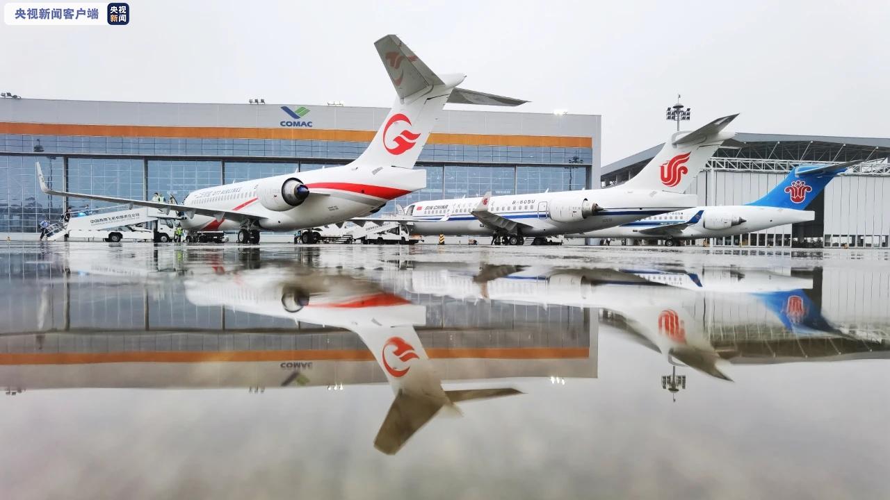 ARJ21交付三大航 正式入编国际主流航空公司机队