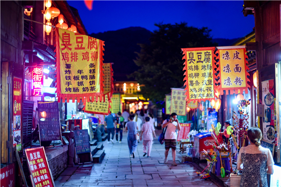 （B 旅游图文 CHINANEWS带图列表 移动版）句容宝华山千华古村景区7大主题活动拉开序幕