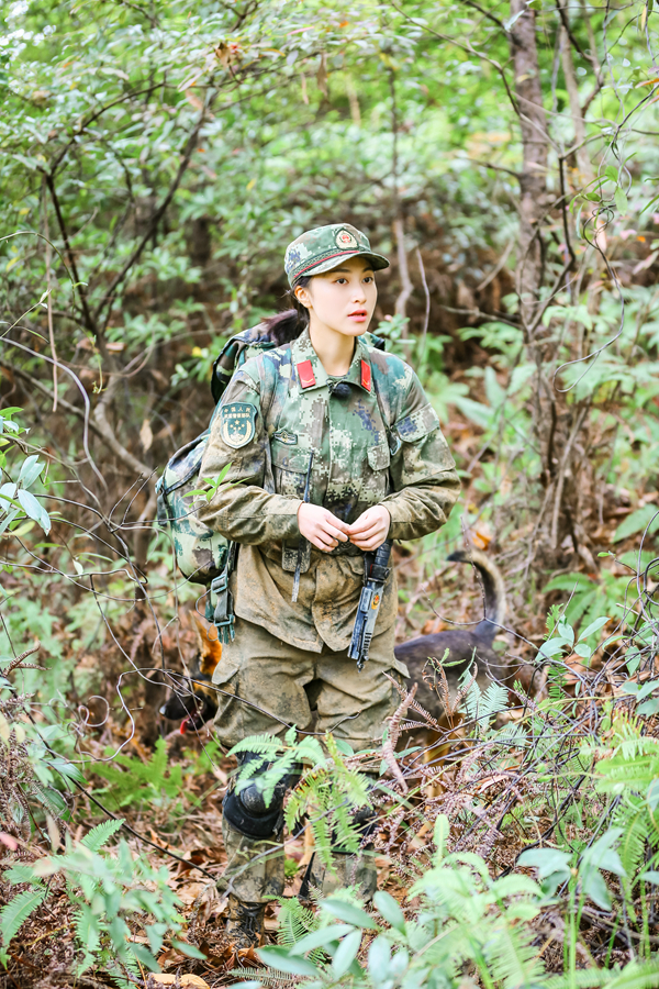 奇兵神犬野外训练张馨予曹芯蕊遭遇大危机