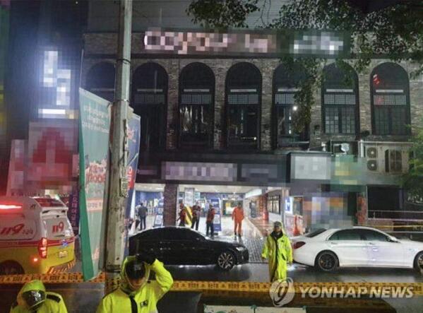 韩国光州某酒吧发生内部坍塌事故 已致2死10伤