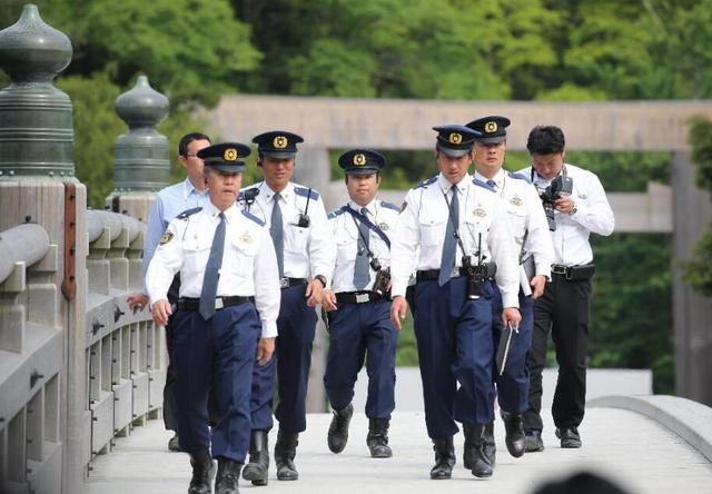 工作(网页截图) 日本警视厅警察在伊势神宫展开警戒工作(网页截图)