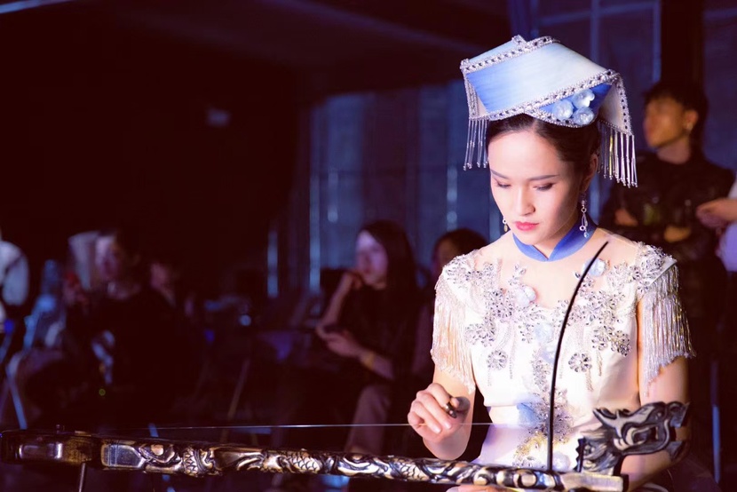 Một dây đàn kết nối tình hữu nghị Trung-Việt ——Phỏng vấn nghệ sĩ đàn bầu Trung Quốc Lôi Huỳnh Một dây đàn kết nối tình hữu nghị Trung-Việt ——Phỏng vấn nghệ sĩ đàn bầu Trung Quốc Lôi Huỳnh_fororder_66