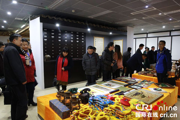 图片默认标题_fororder_参观民俗文化中心（绵阳师范学院供图）