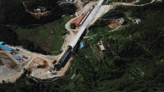 震撼！揭秘：铁路界的“变形金刚”，让中国高铁建设不断提速！