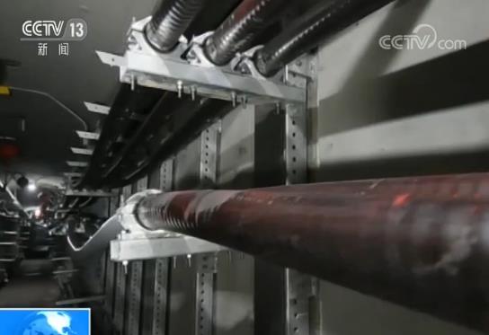 高温下的坚守|电力工人24小时在密闭隧道加紧工作 缓解用电压力
