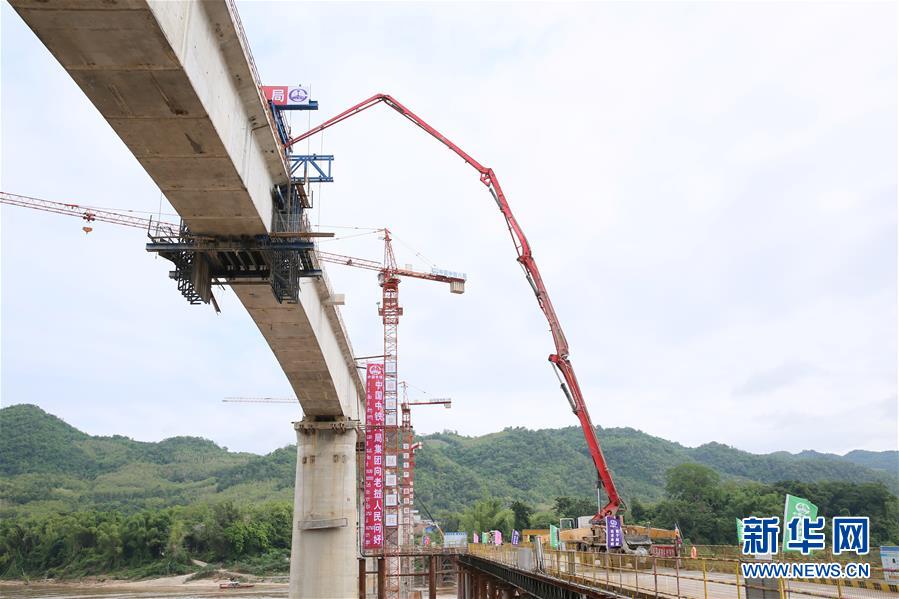 中老铁路跨湄公河特大桥实现首桥合龙(组图)