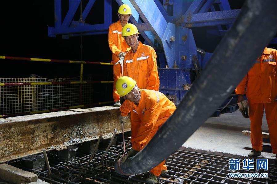 中老铁路跨湄公河特大桥实现首桥合龙(组图)