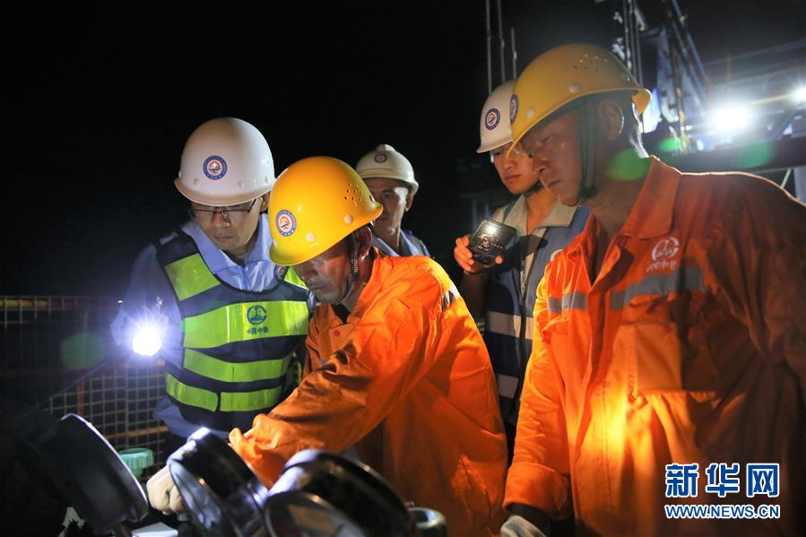 中老铁路跨湄公河特大桥实现首桥合龙(组图)