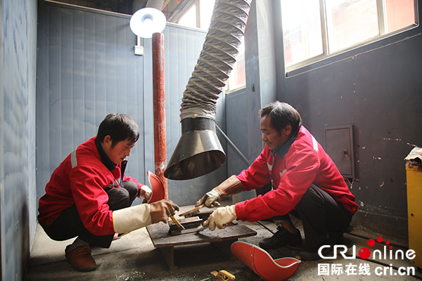 图片默认标题_fororder_焊工学员模拟操作中--水电七局供图